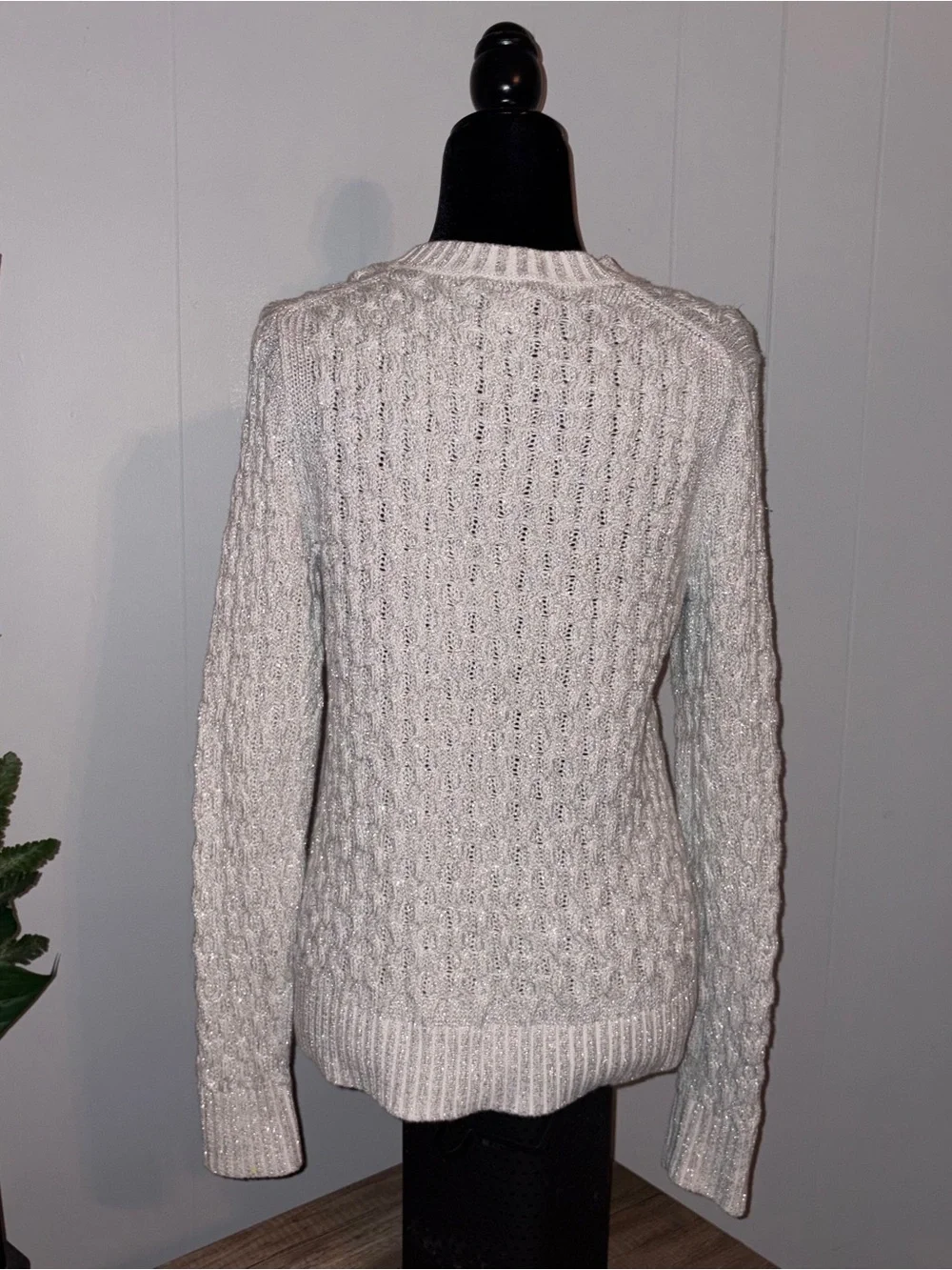 J. Crew Women's Size Medium Cream Cable Knit Sweater - Classic Crewneck